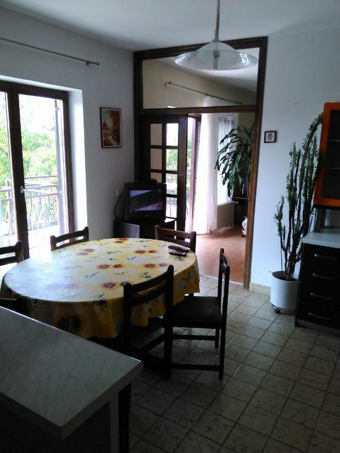 Viki Apartment Кастав Екстериор снимка